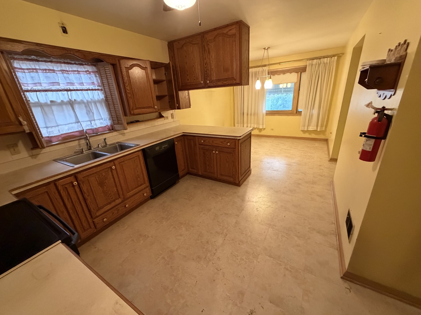 8325 S Karlov Avenue Property Photo 7