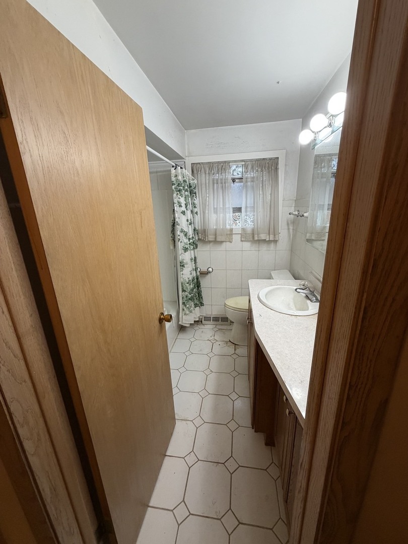 8325 S Karlov Avenue Property Photo 16