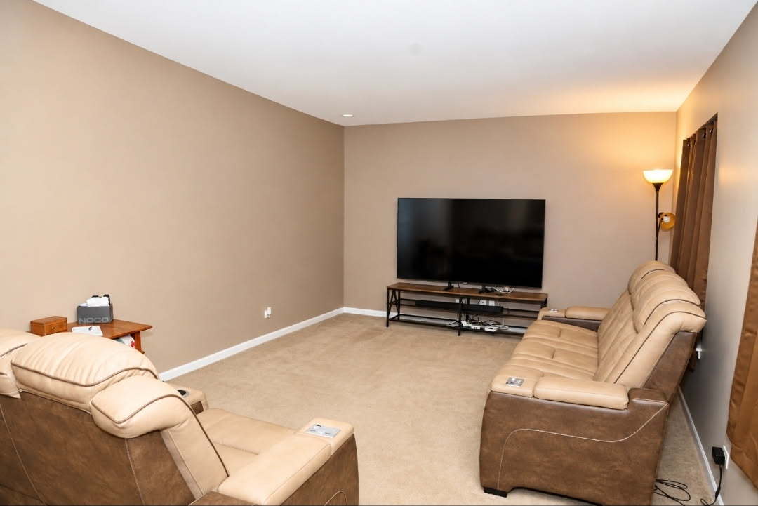 1749 Newport Lane Property Photo 5