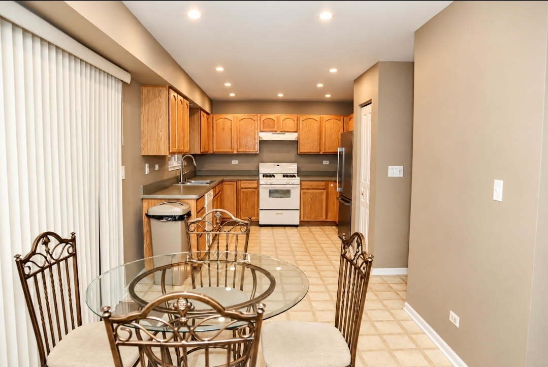 1749 Newport Lane Property Photo 6