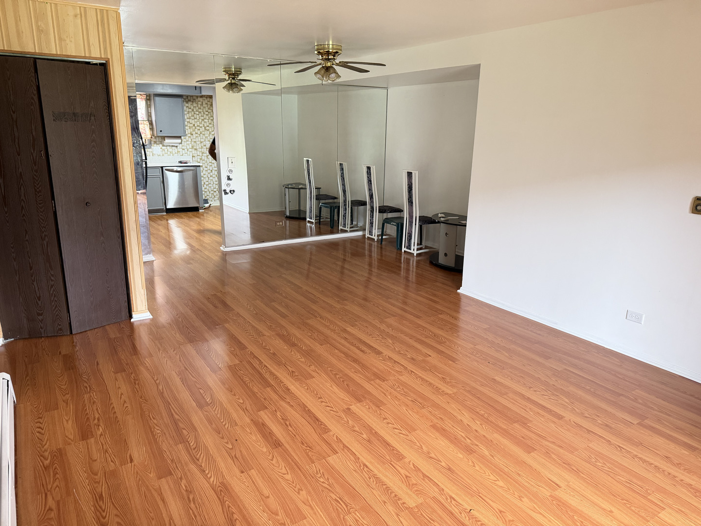 495 Mchenry Road 1b Property Photo 4