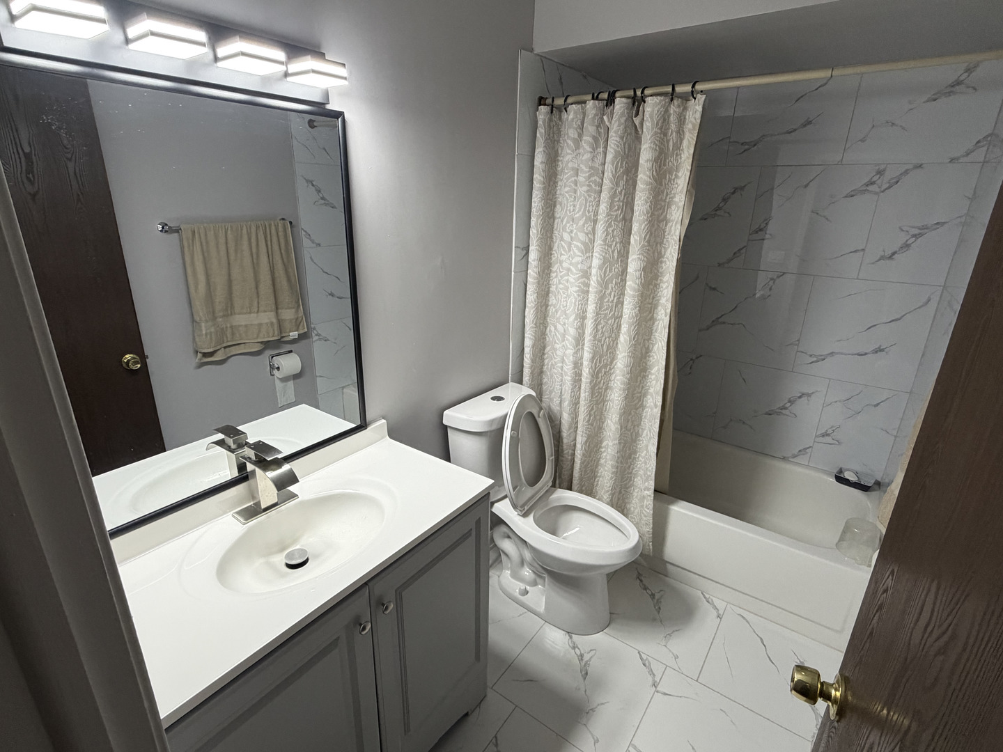 495 Mchenry Road 1b Property Photo 5