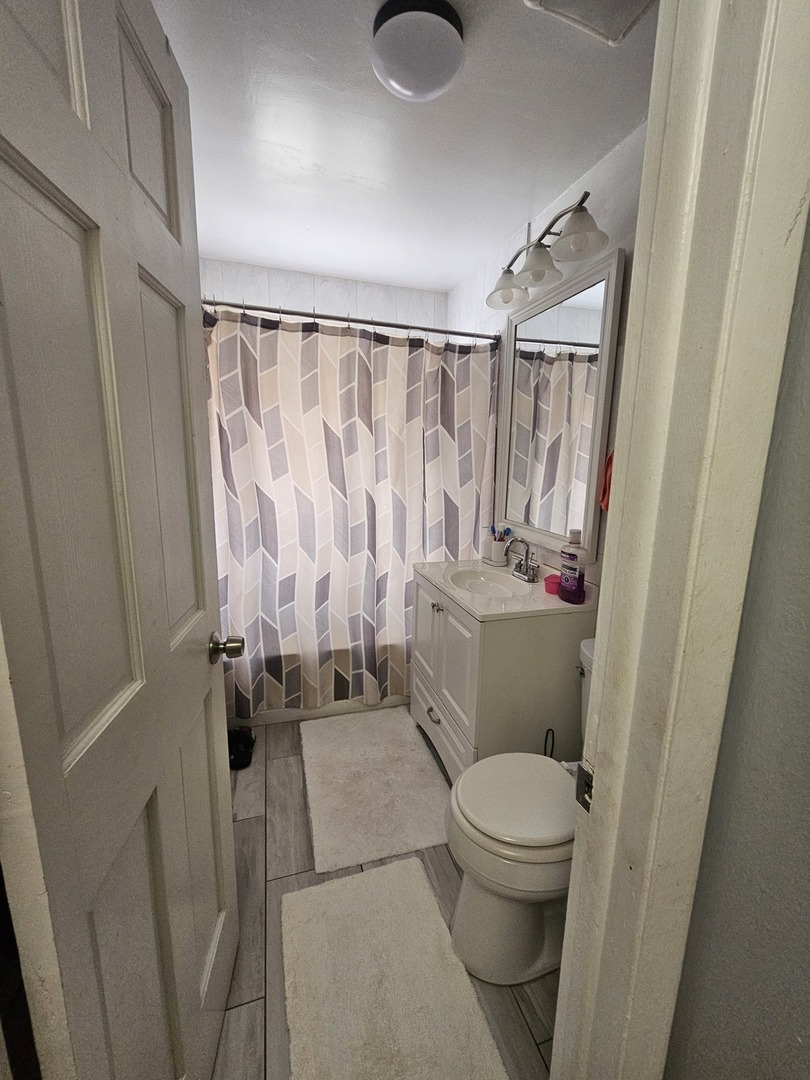 7247 N Hamilton Avenue 1a Property Photo 5