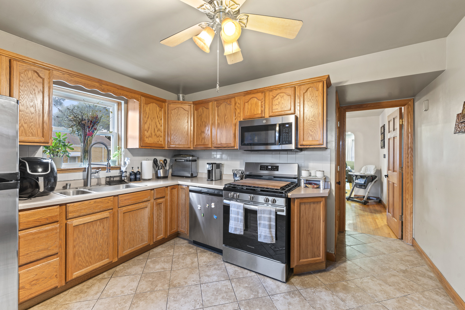 5300 S Narragansett Avenue Property Photo 11
