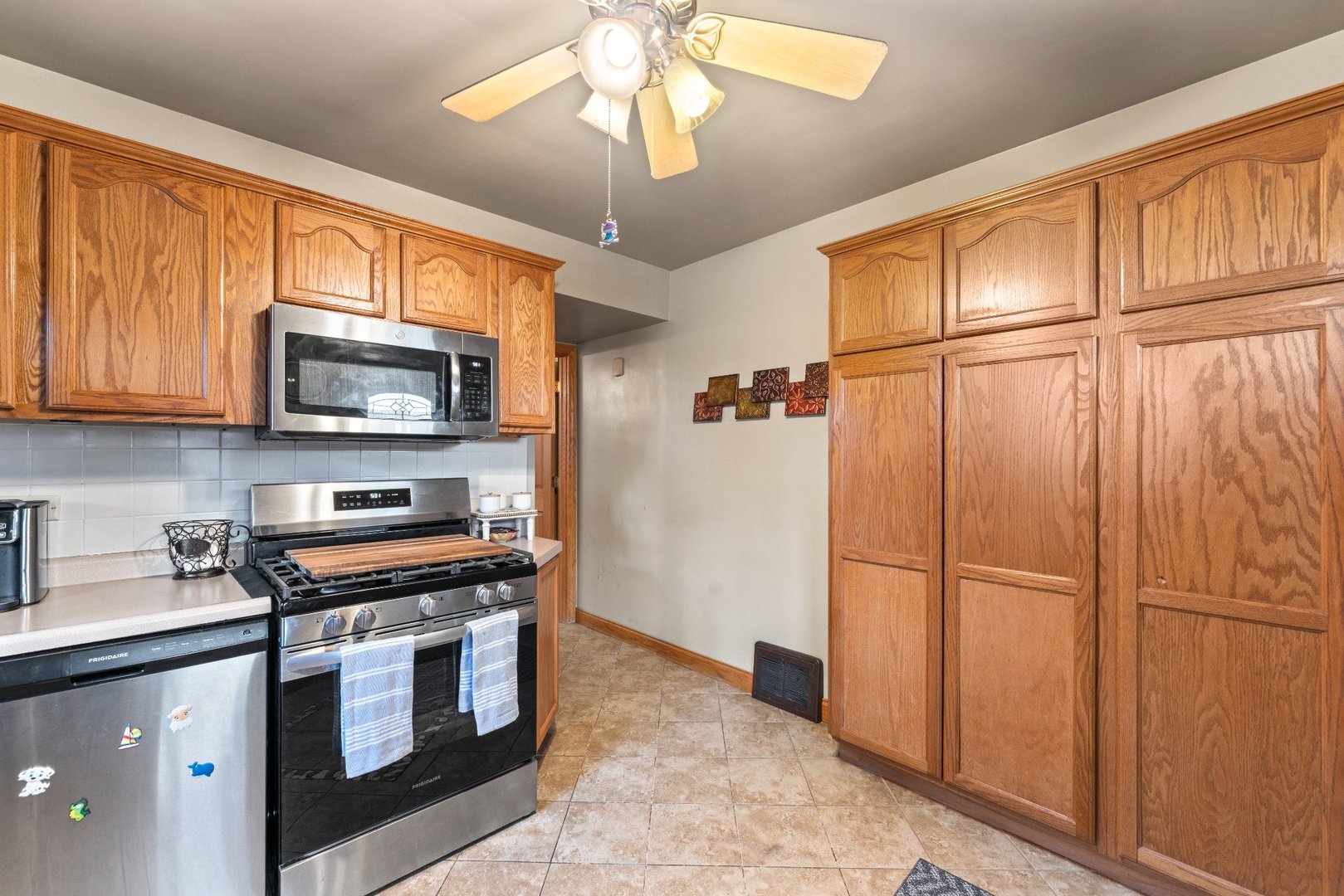 5300 S Narragansett Avenue Property Photo 12