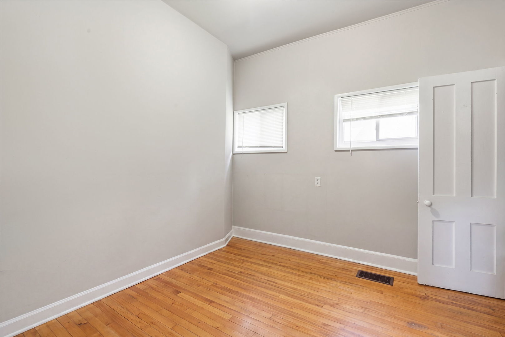 862 N Marshfield Avenue Property Photo 12