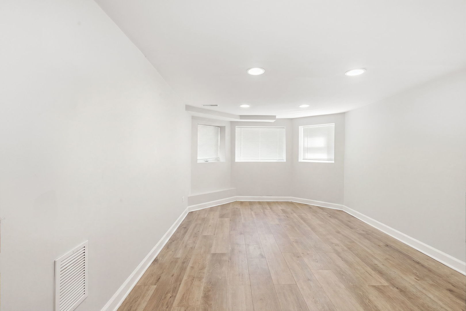862 N Marshfield Avenue Property Photo 16