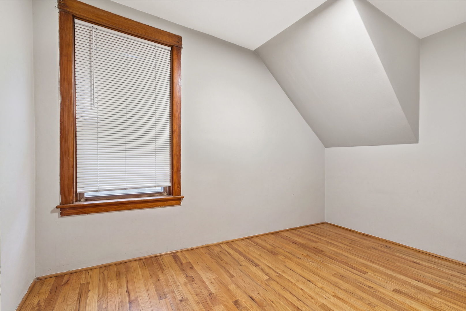 862 N Marshfield Avenue Property Photo 18