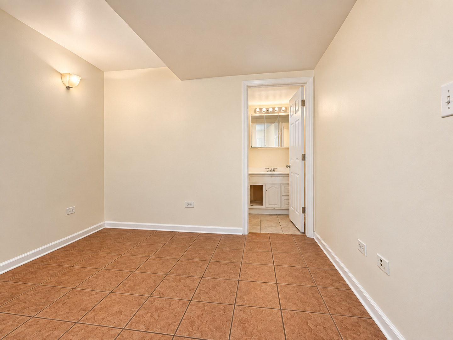 1229 N Austin Boulevard 1 Property Photo 12