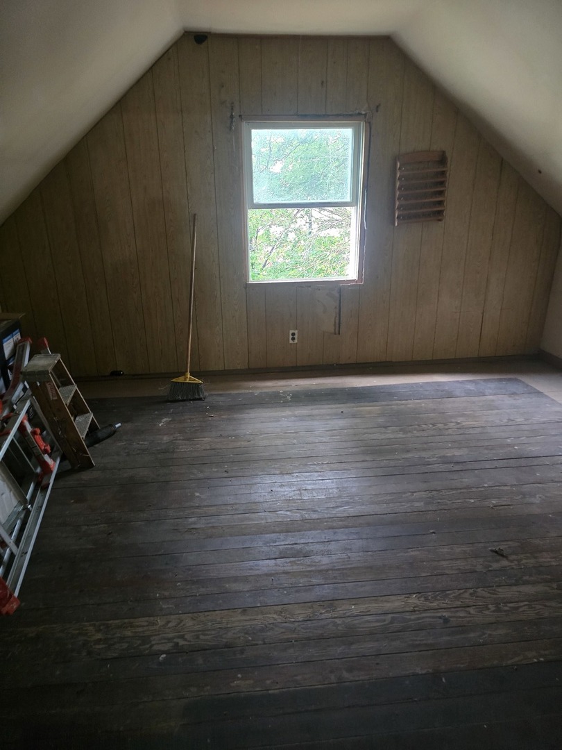 8237 S Burley Avenue Property Photo 13