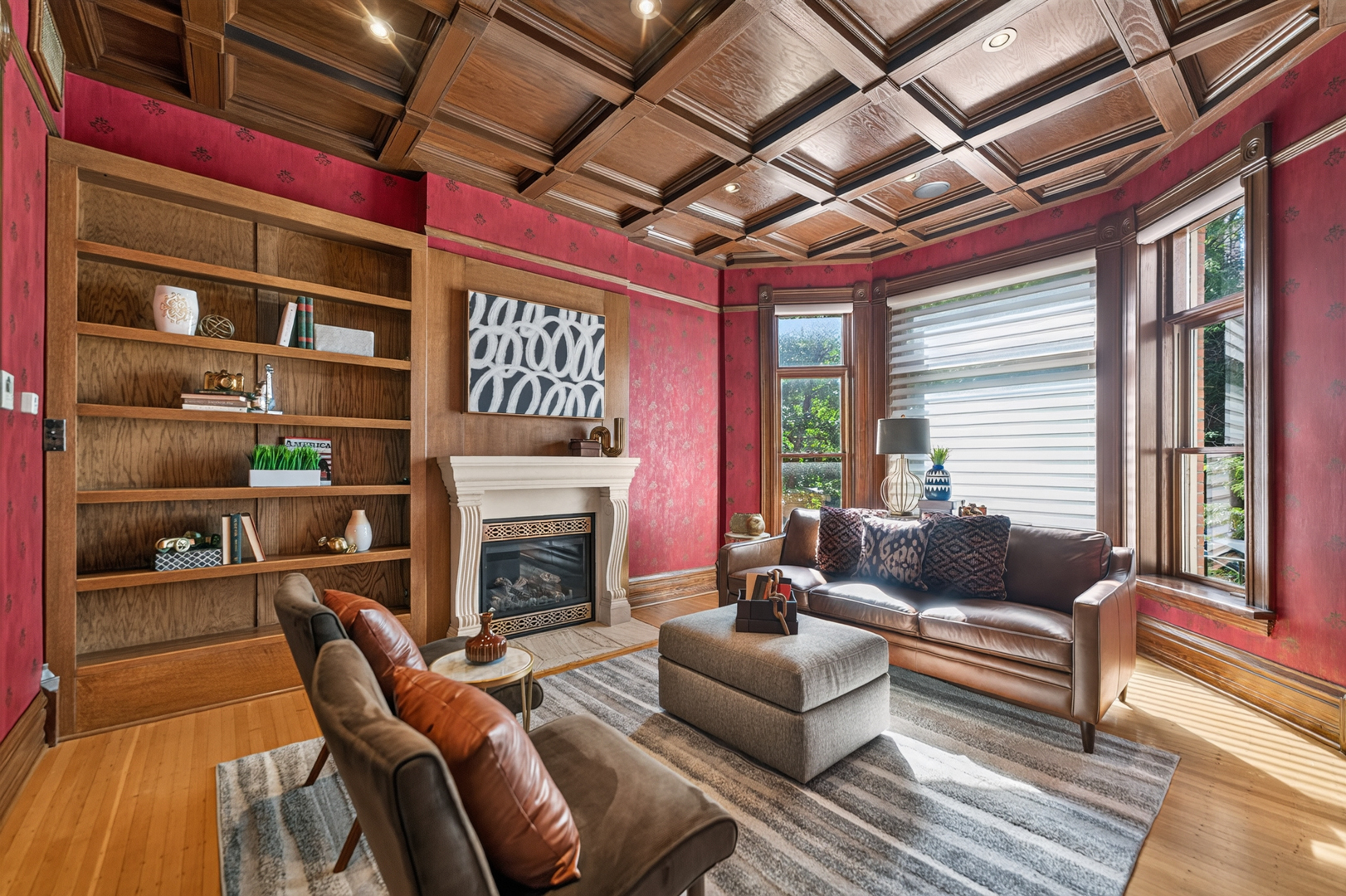 634 W Briar Place Property Photo 4