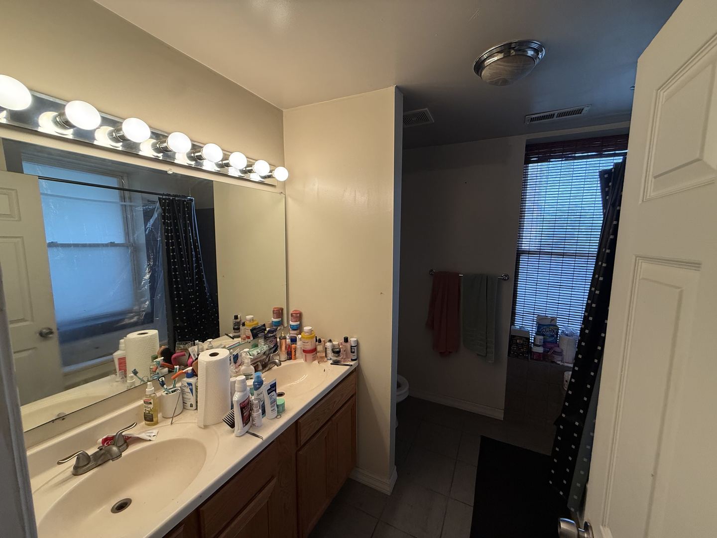 1419 E 68th Street 2 Property Photo 6