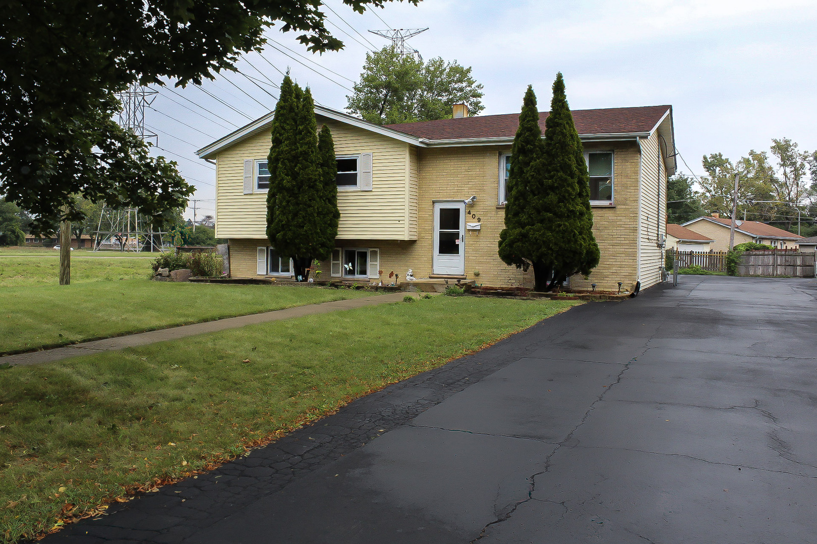 409 E Cherry Hill Property Photo 2