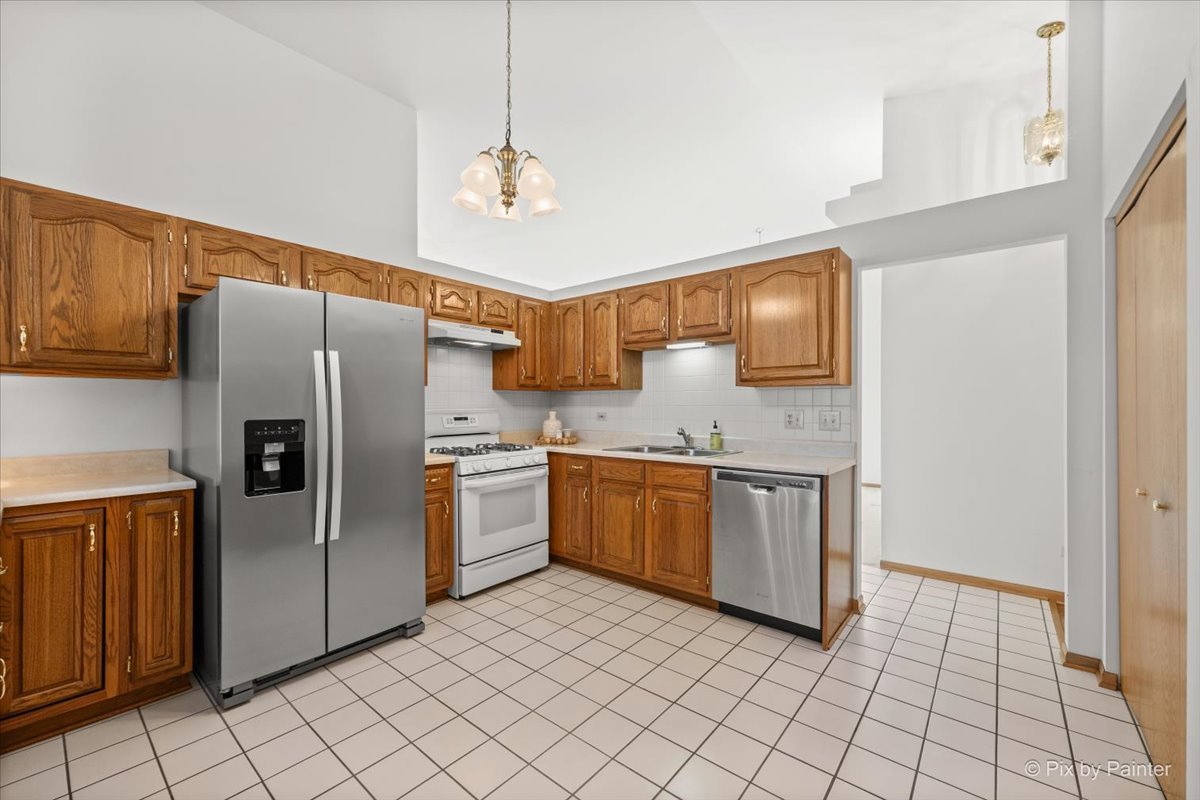 664 Mayfair Drive Property Photo 10