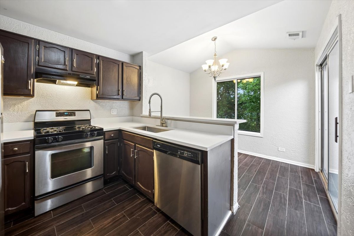 95 Midhurst Court 201d Property Photo 4