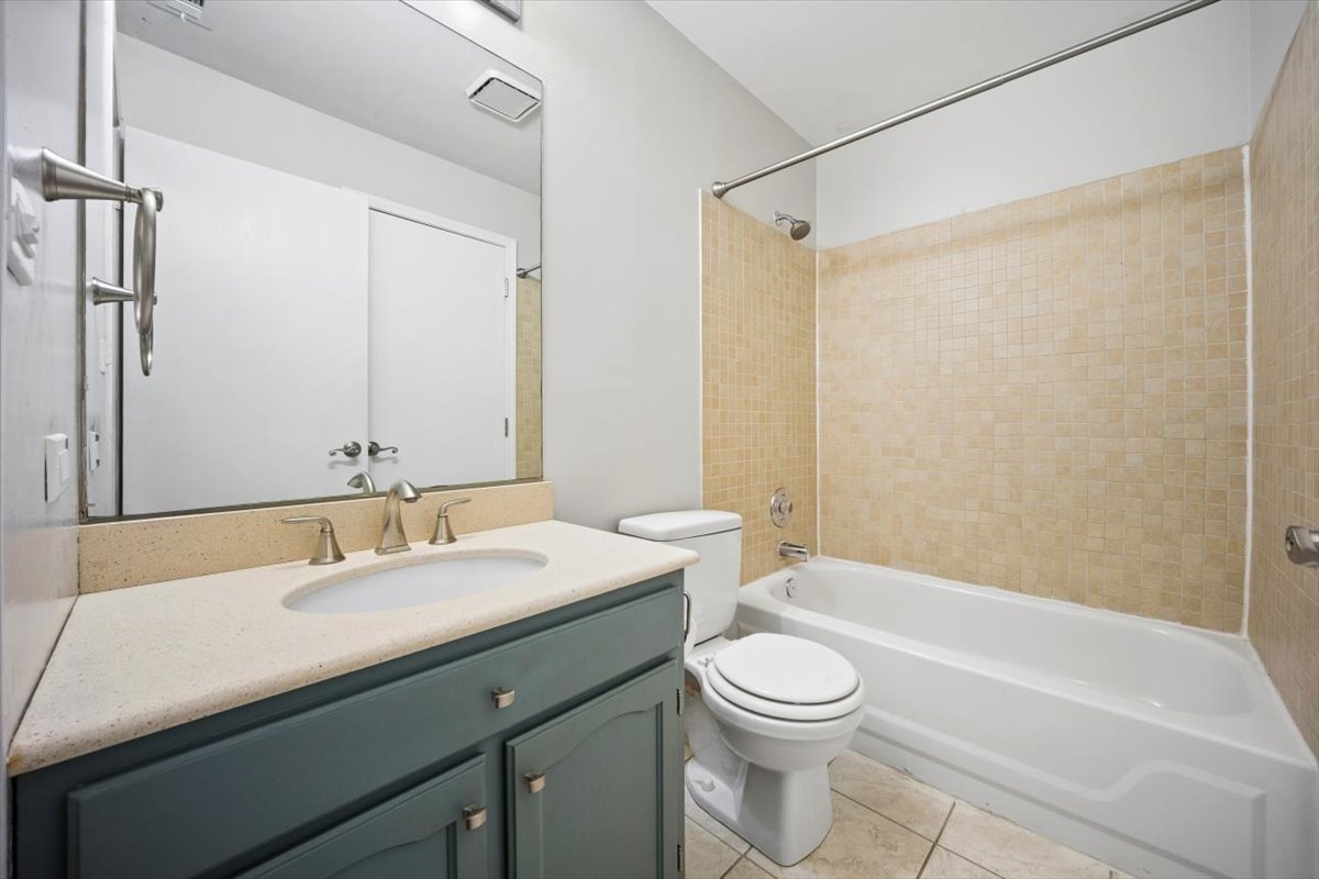 95 Midhurst Court 201d Property Photo 17
