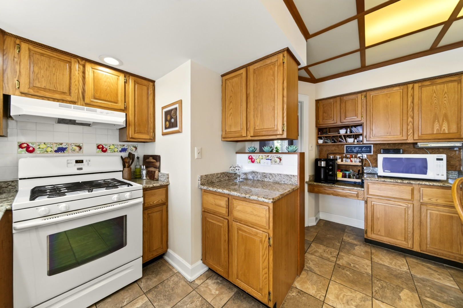 5407 N Mont Clare Avenue Property Photo 6