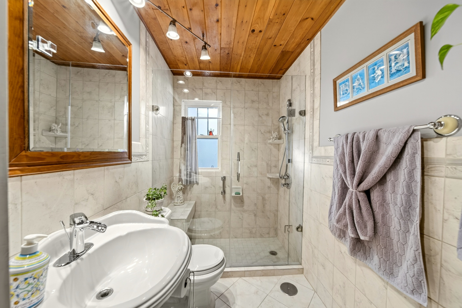 5407 N Mont Clare Avenue Property Photo 10