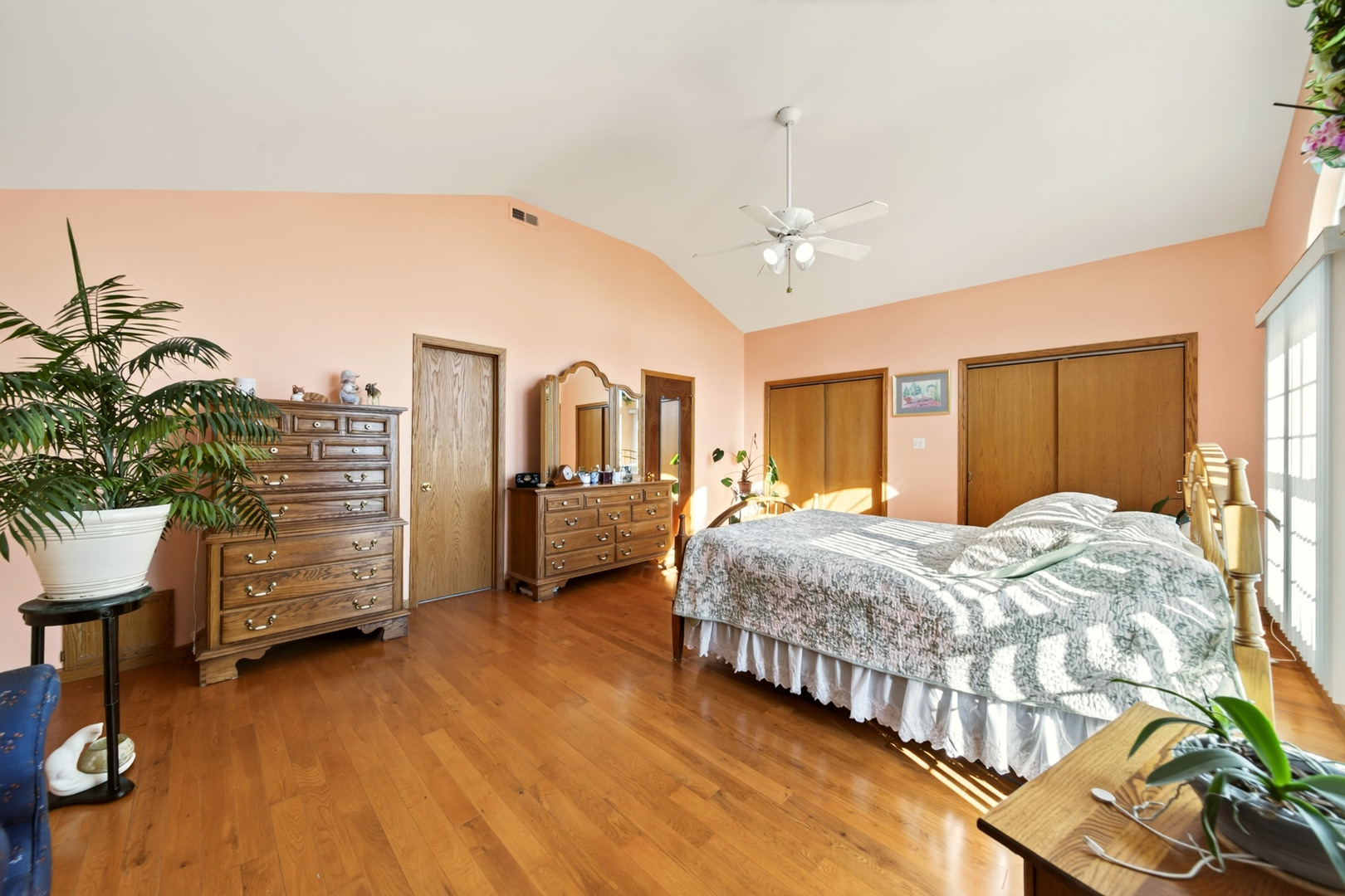5407 N Mont Clare Avenue Property Photo 18