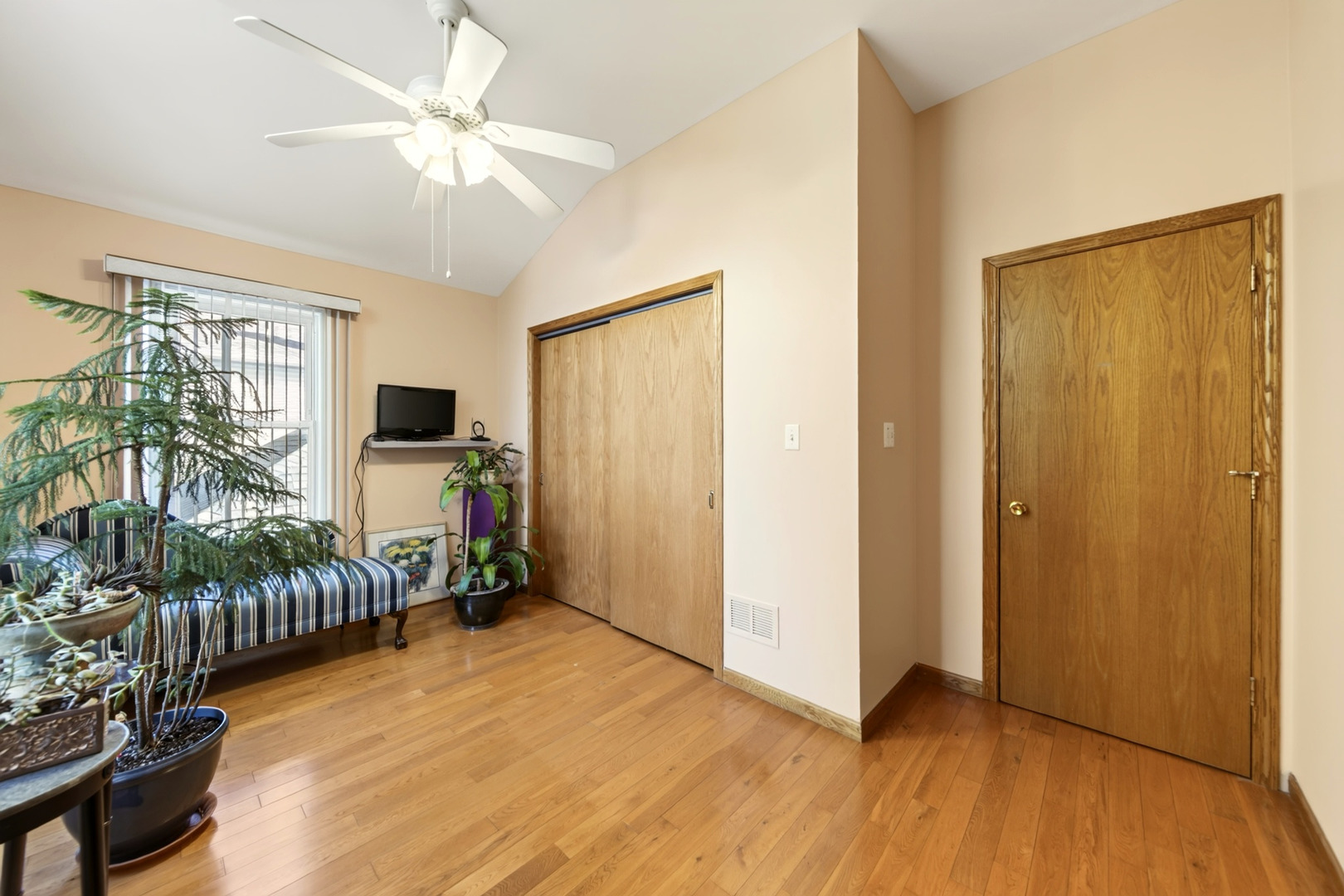 5407 N Mont Clare Avenue Property Photo 24