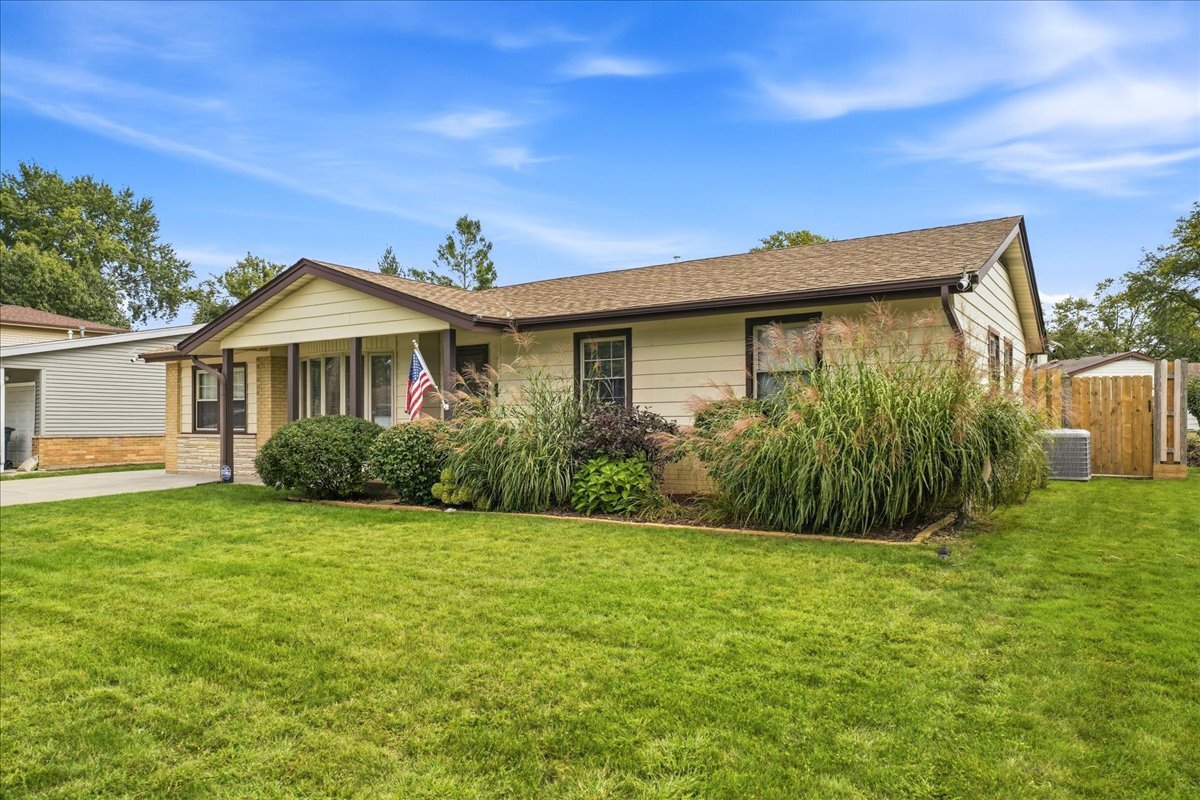 1097 Cypress Lane Property Photo 3