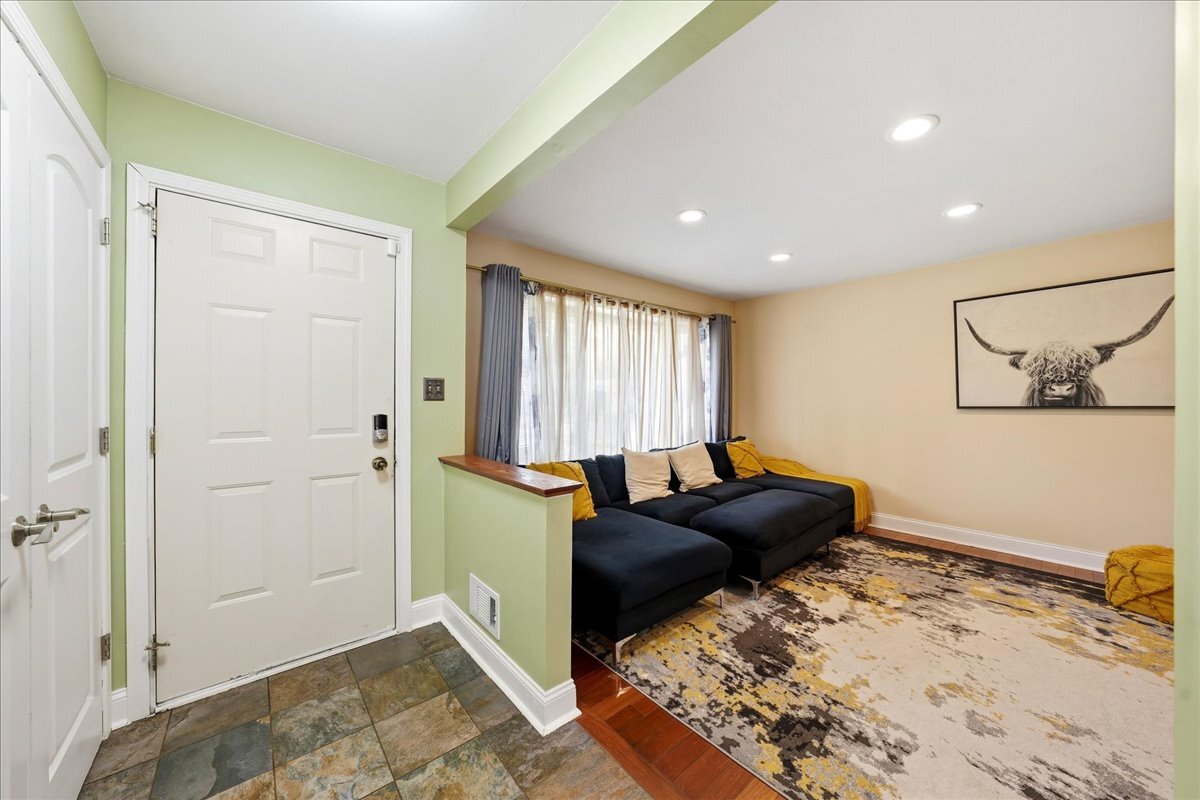1097 Cypress Lane Property Photo 4