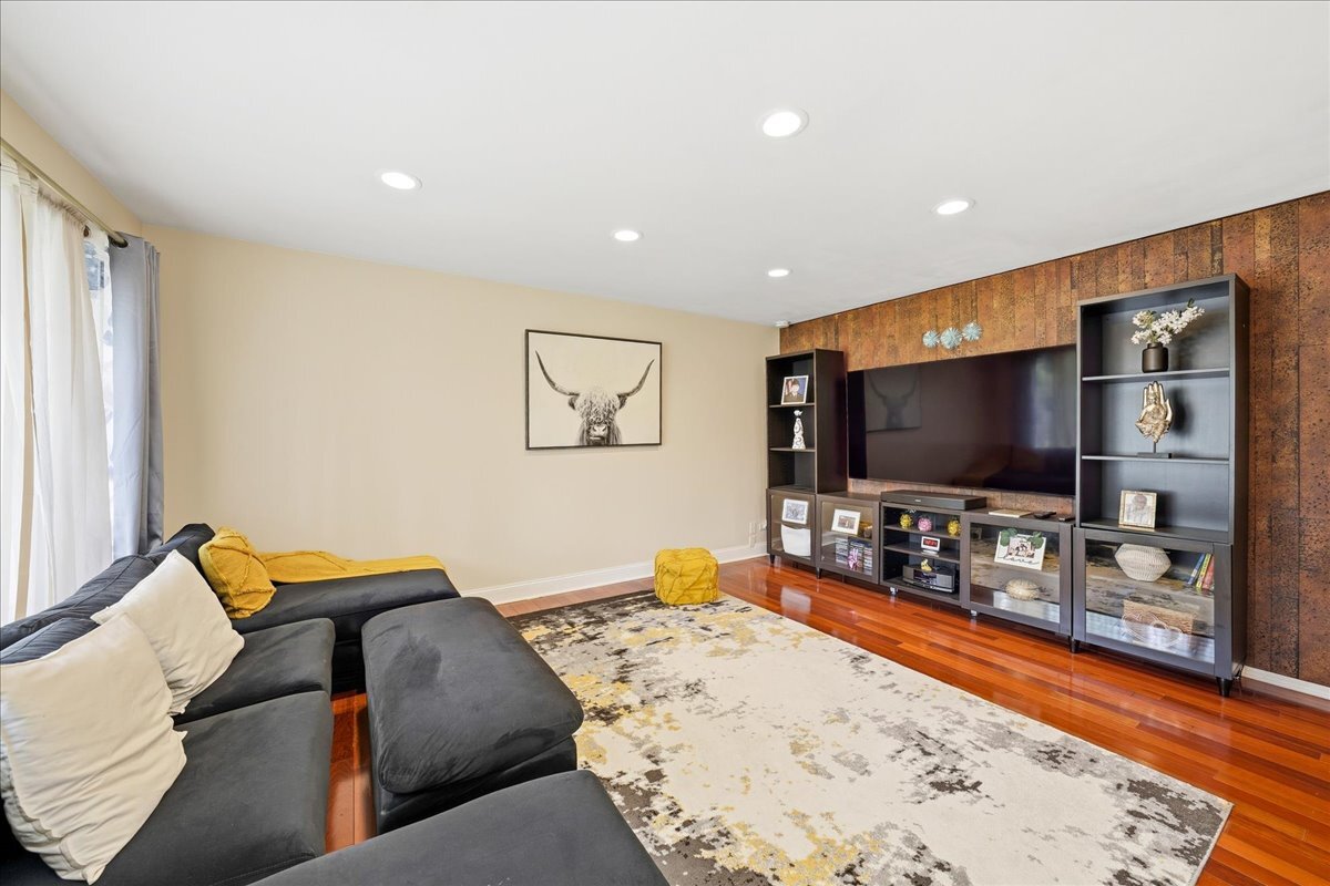 1097 Cypress Lane Property Photo 6