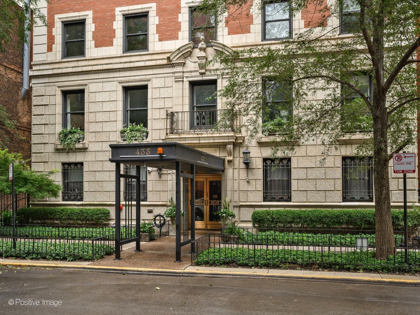 433 W Briar Place 1b Property Photo 1