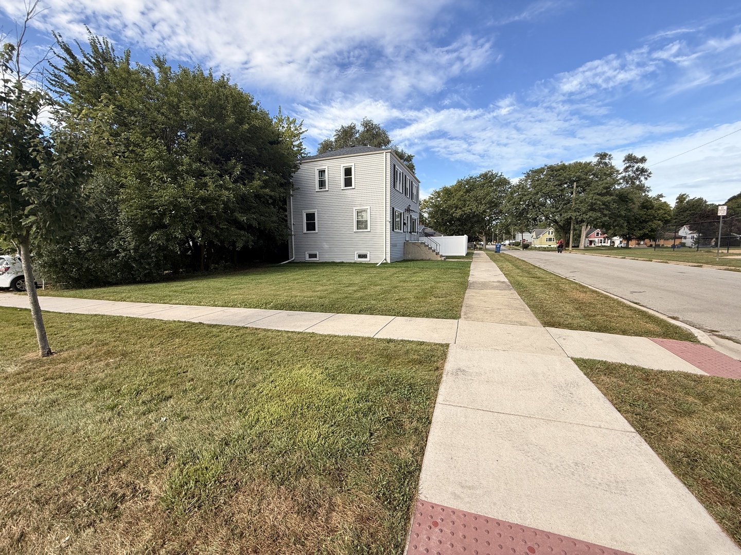 431 W Elm Street Property Photo 2