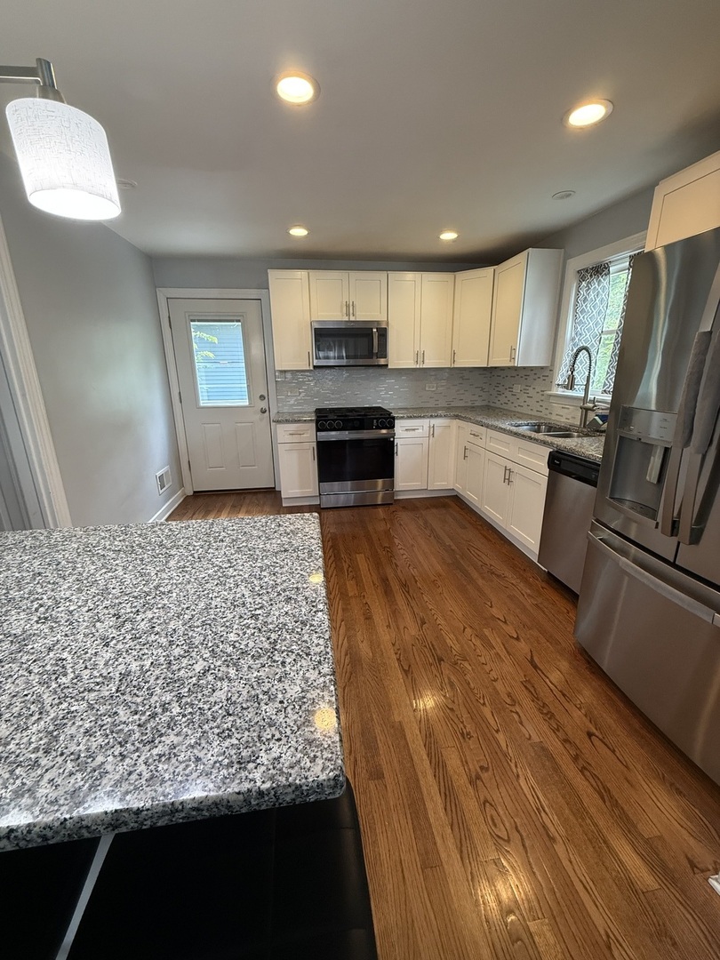 431 W Elm Street Property Photo 15