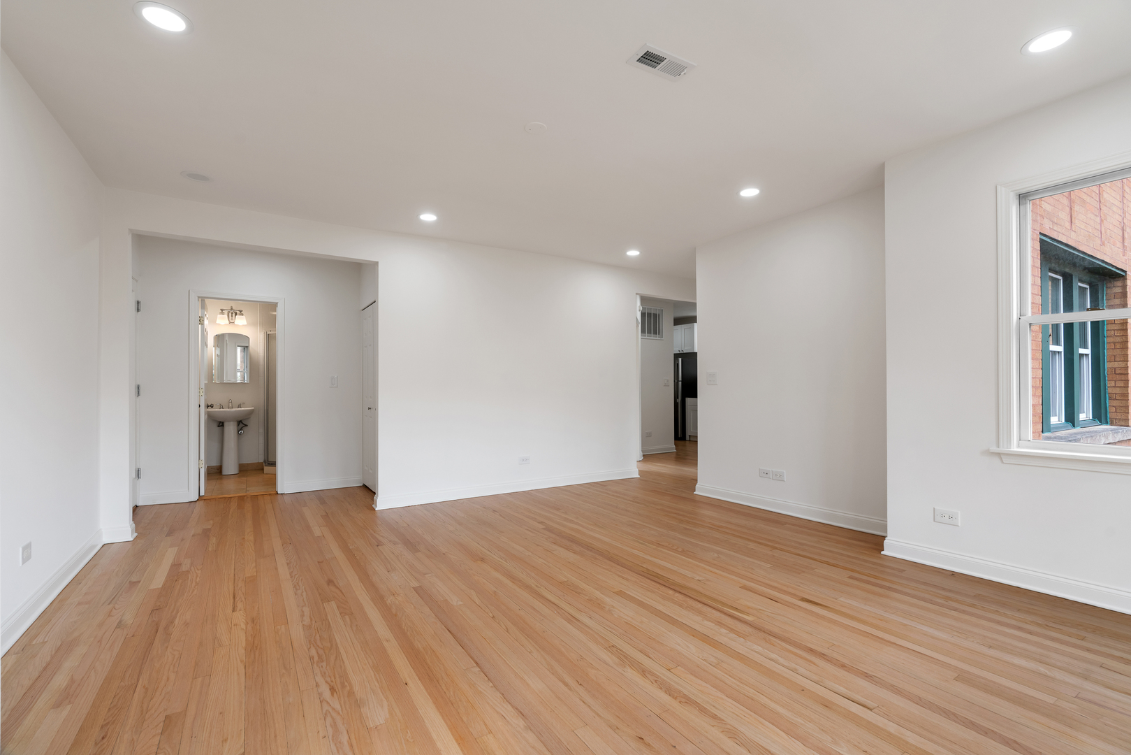 6304 N Claremont Avenue 2 Property Photo 3