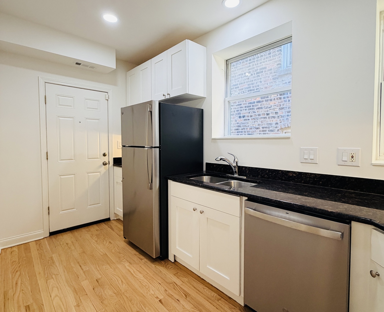 6304 N Claremont Avenue 2 Property Photo 6