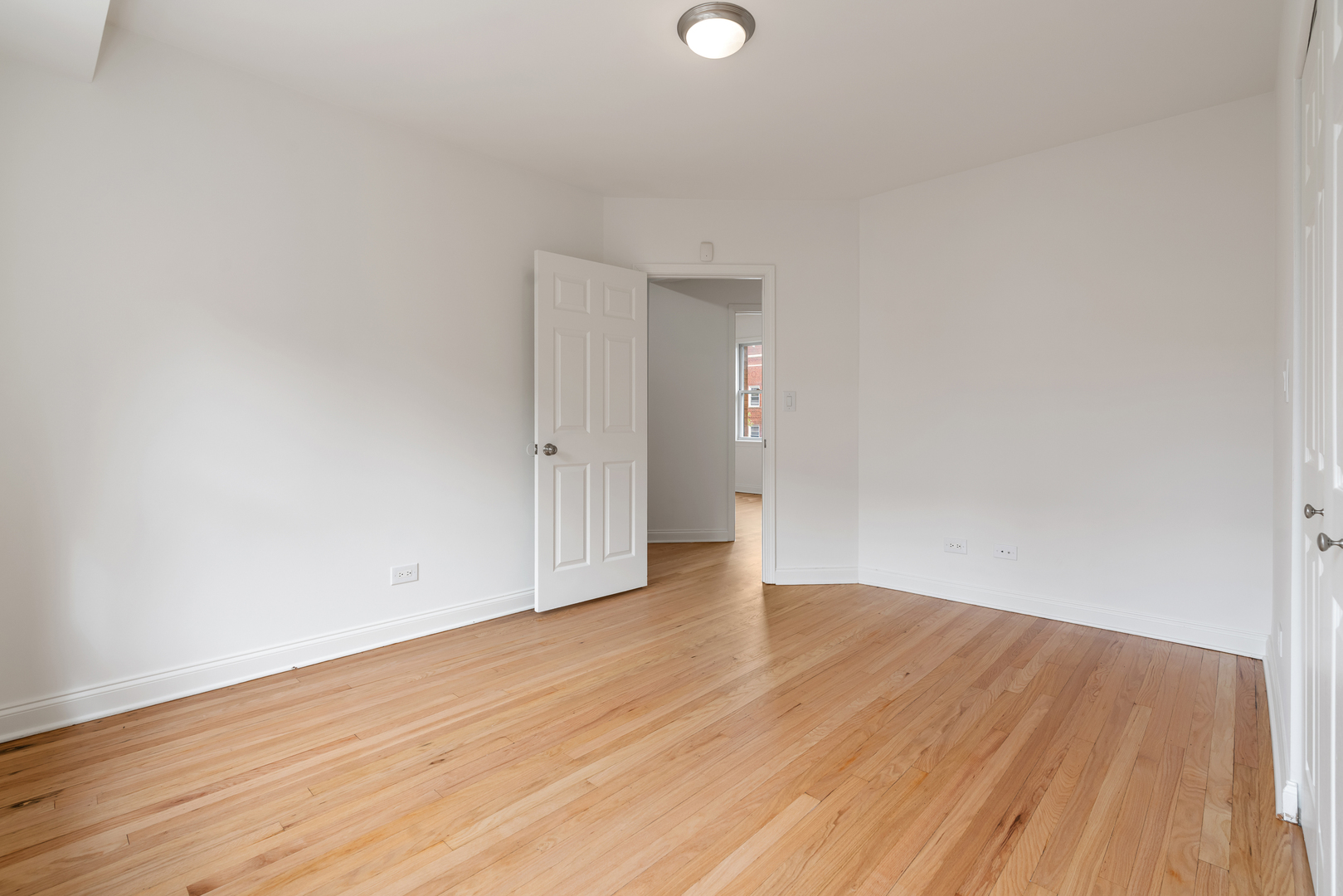 6304 N Claremont Avenue 2 Property Photo 9
