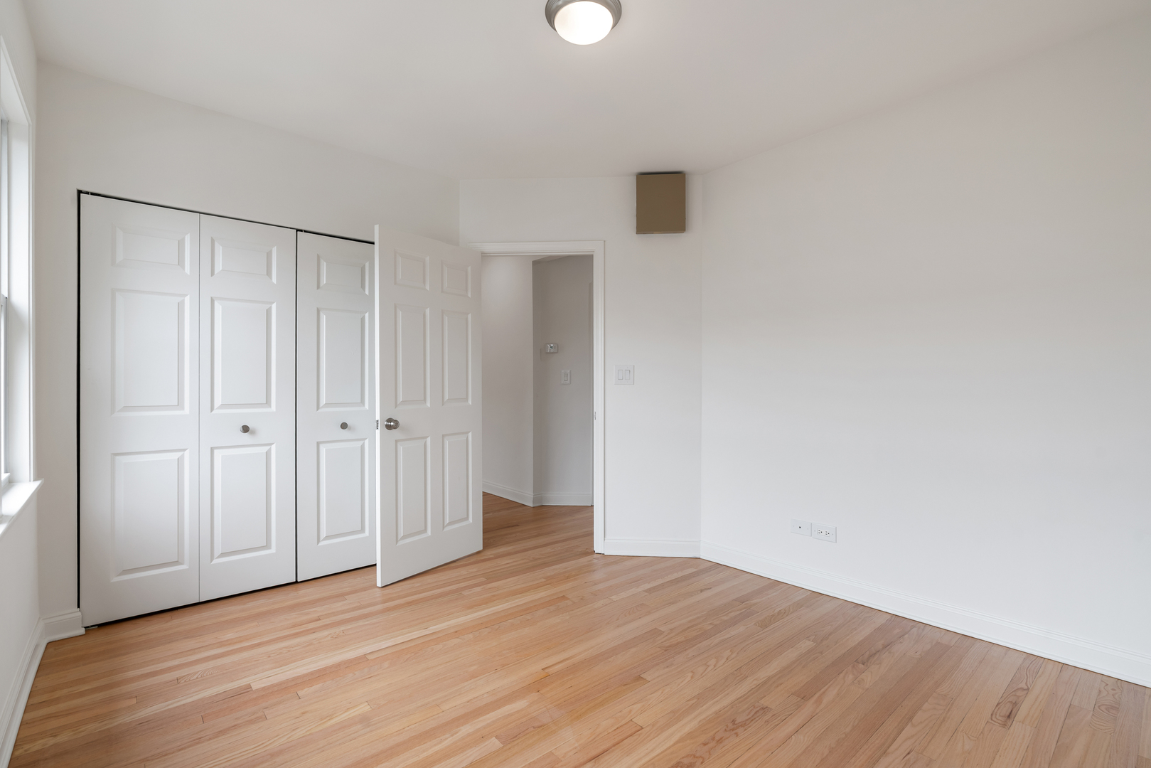 6304 N Claremont Avenue 2 Property Photo 12