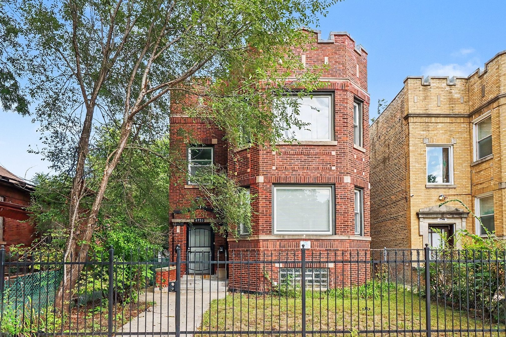6931 S WOODLAWN Avenue Property Photo 1