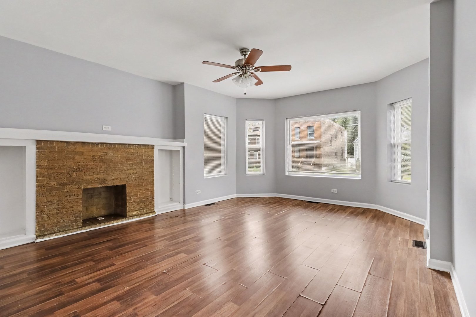 6931 S Woodlawn Avenue Property Photo 2