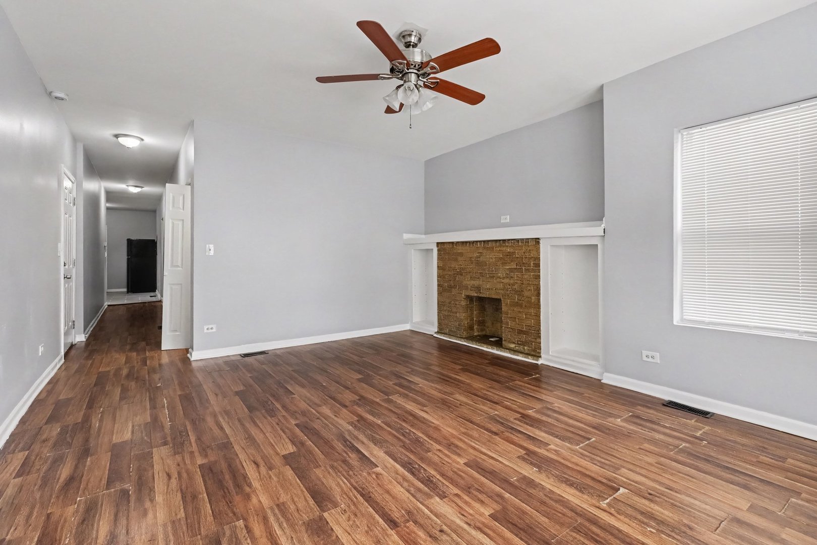 6931 S Woodlawn Avenue Property Photo 3