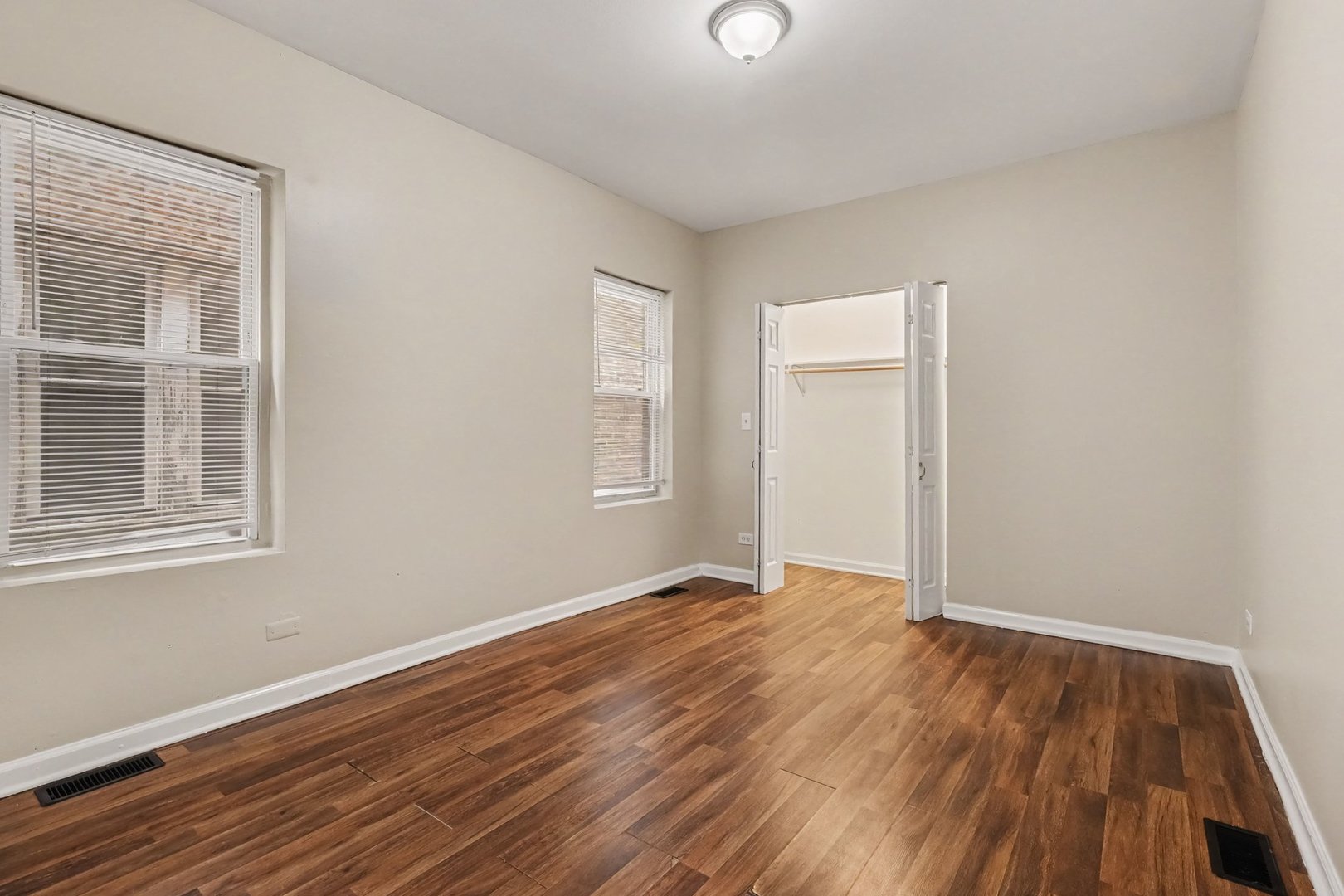 6931 S Woodlawn Avenue Property Photo 6