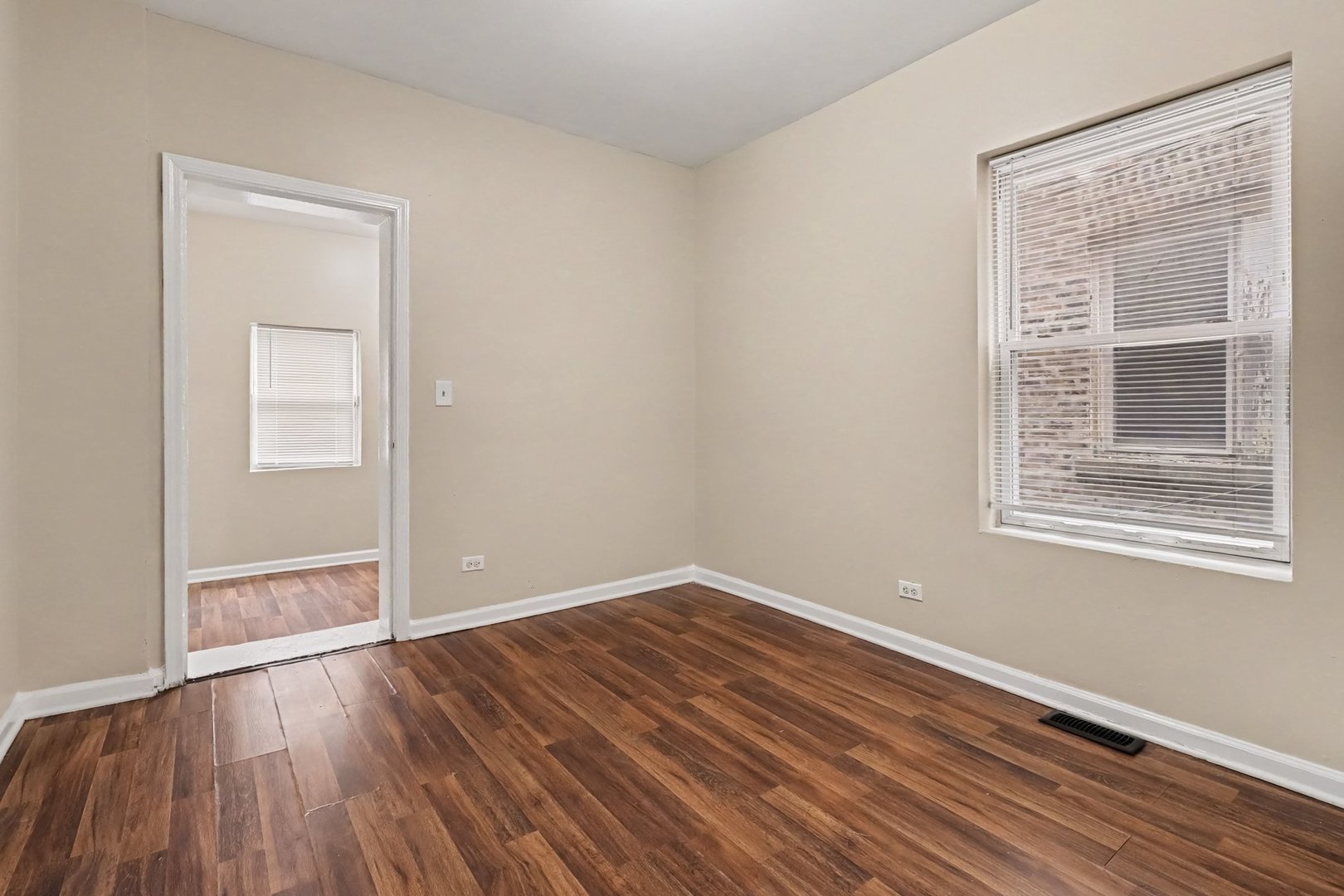6931 S Woodlawn Avenue Property Photo 7