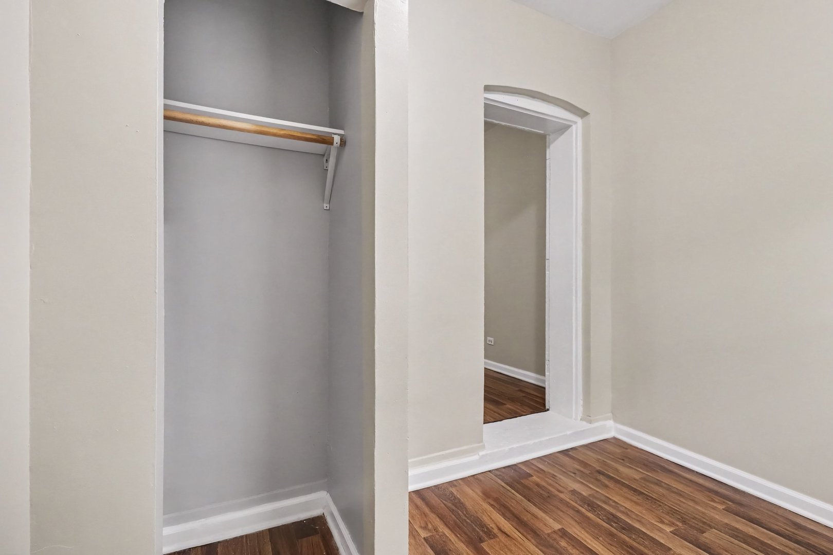 6931 S Woodlawn Avenue Property Photo 8