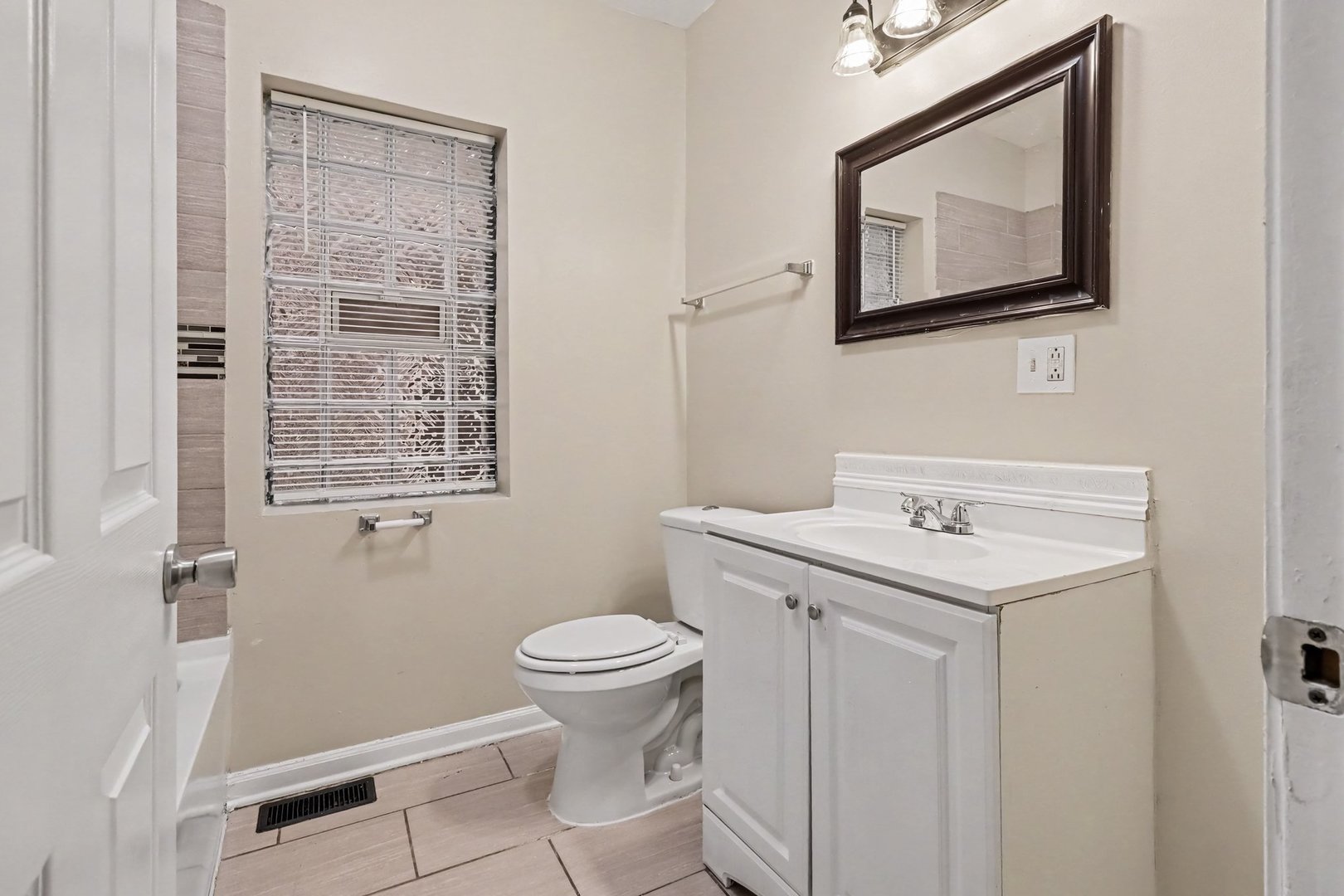 6931 S Woodlawn Avenue Property Photo 10