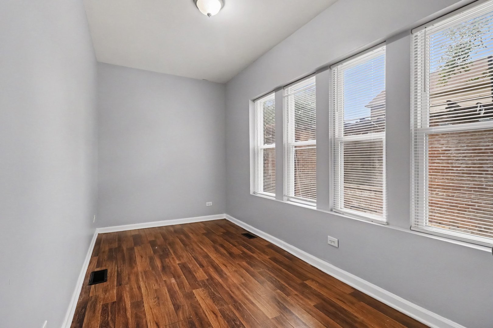6931 S Woodlawn Avenue Property Photo 12