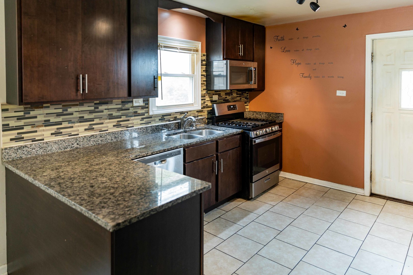 14319 Kenwood Avenue Property Photo 7