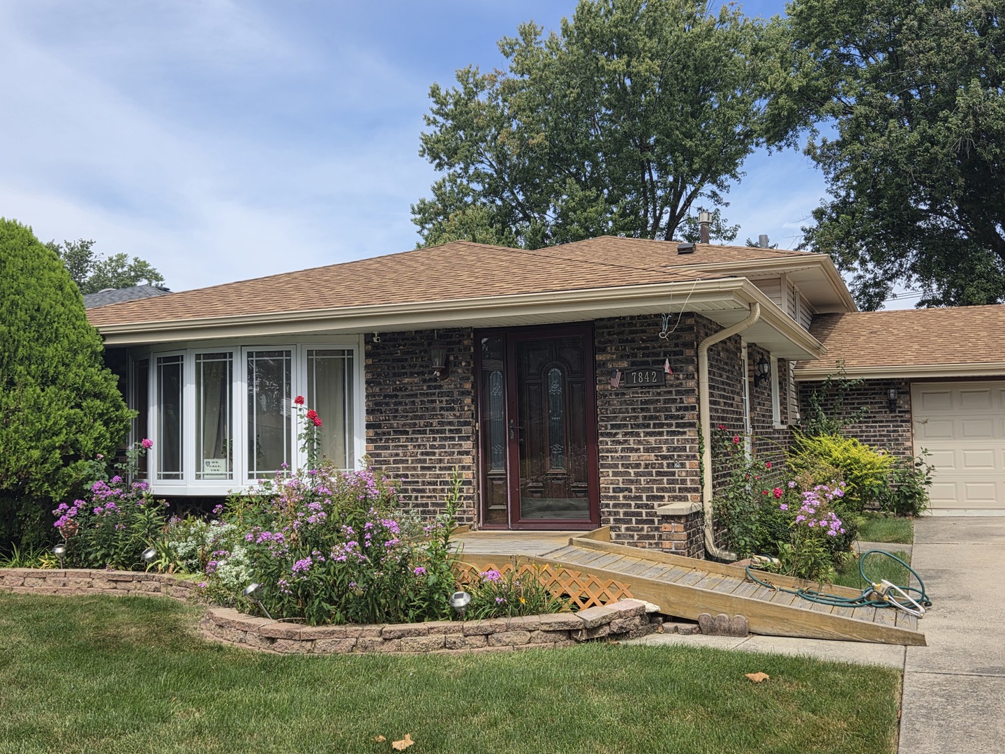 7842 W 101st Place Property Photo 2