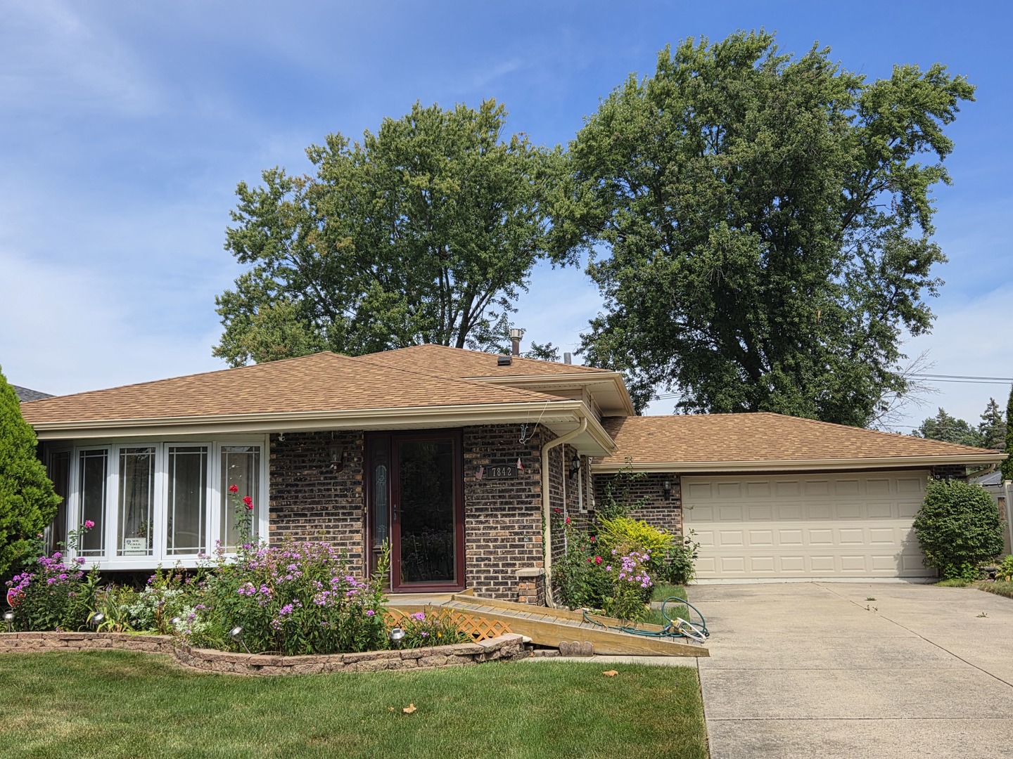 7842 W 101st Place Property Photo 3