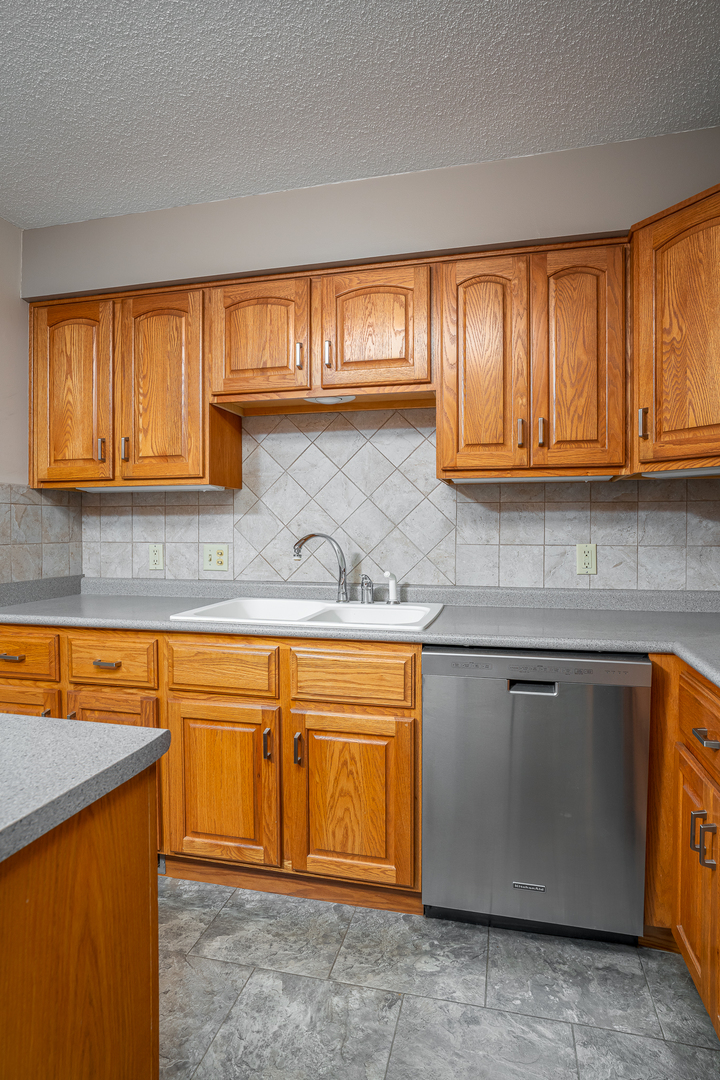 1017 Mount Vernon Drive Property Photo 7