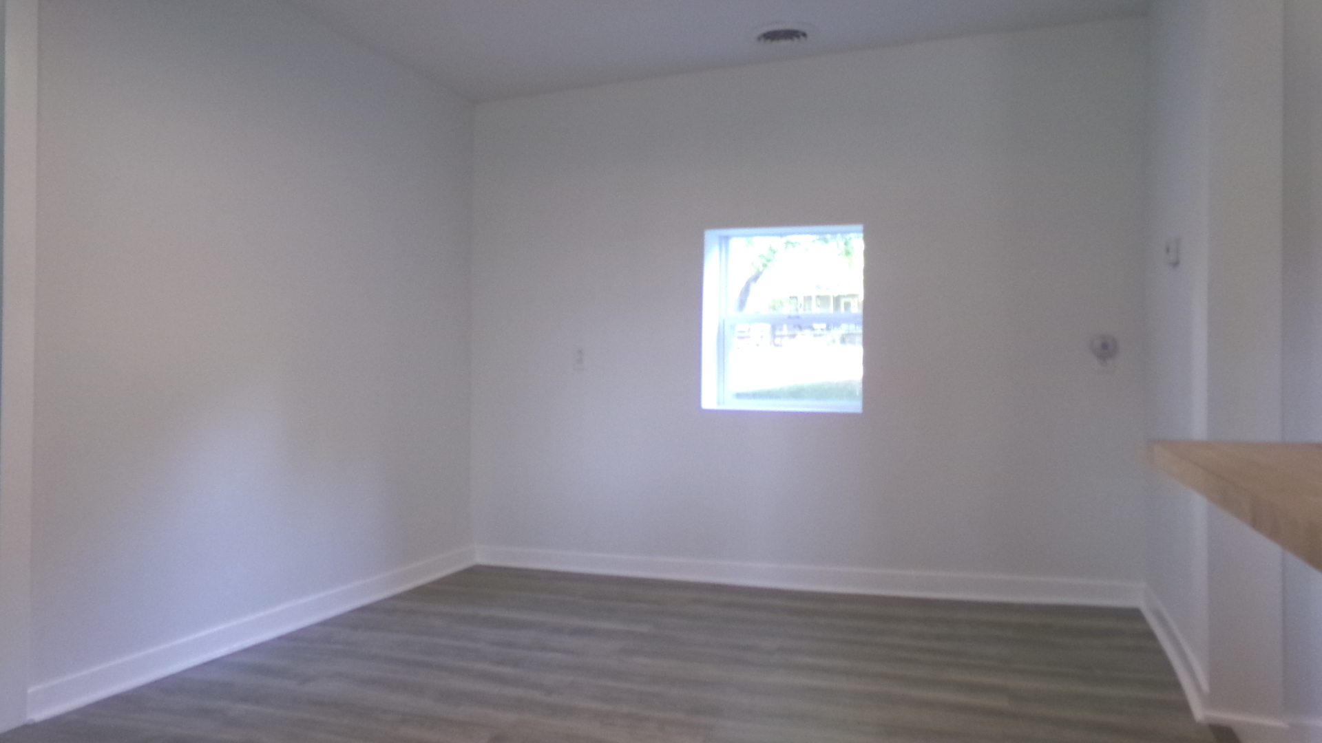 407 E Woodlawn Street Property Photo 4