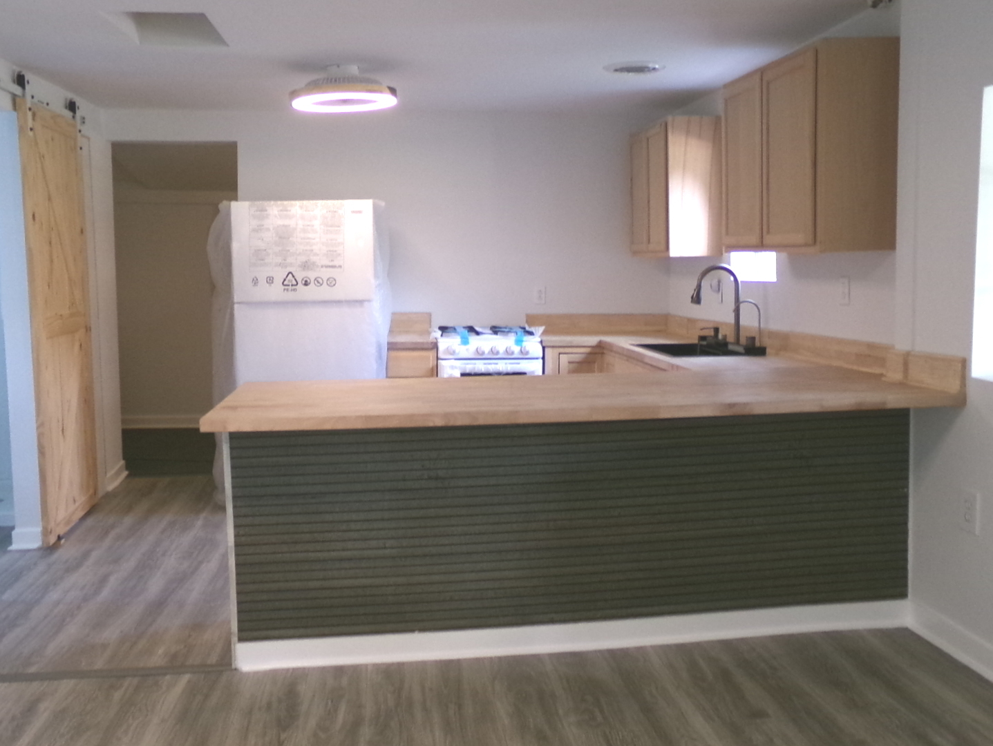 407 E Woodlawn Street Property Photo 6