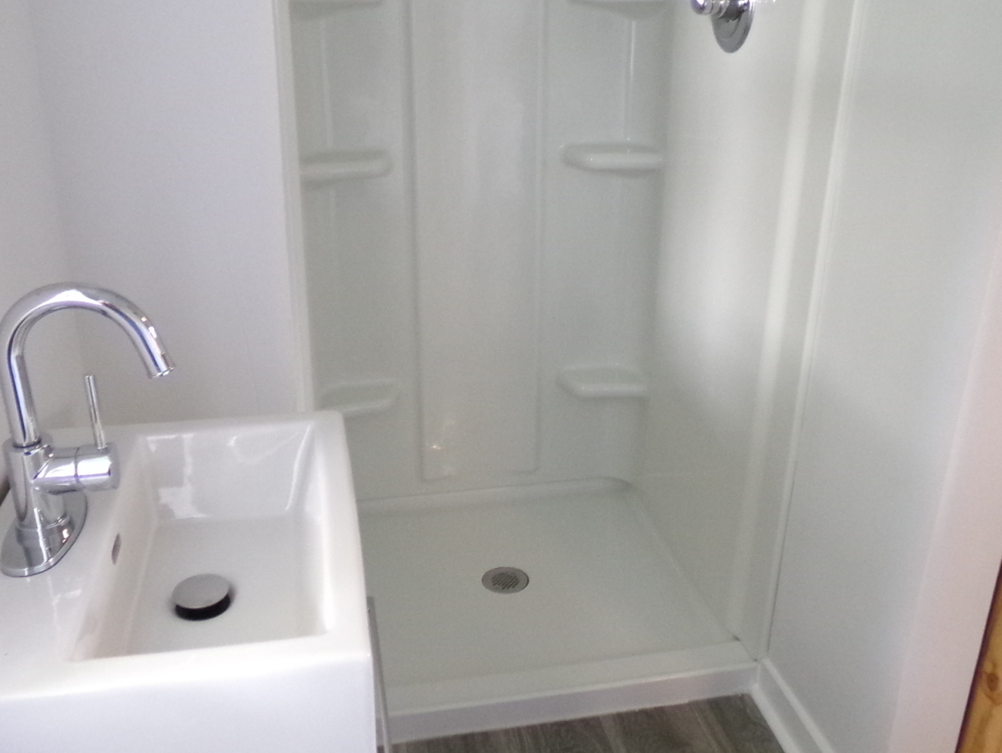 407 E Woodlawn Street Property Photo 9