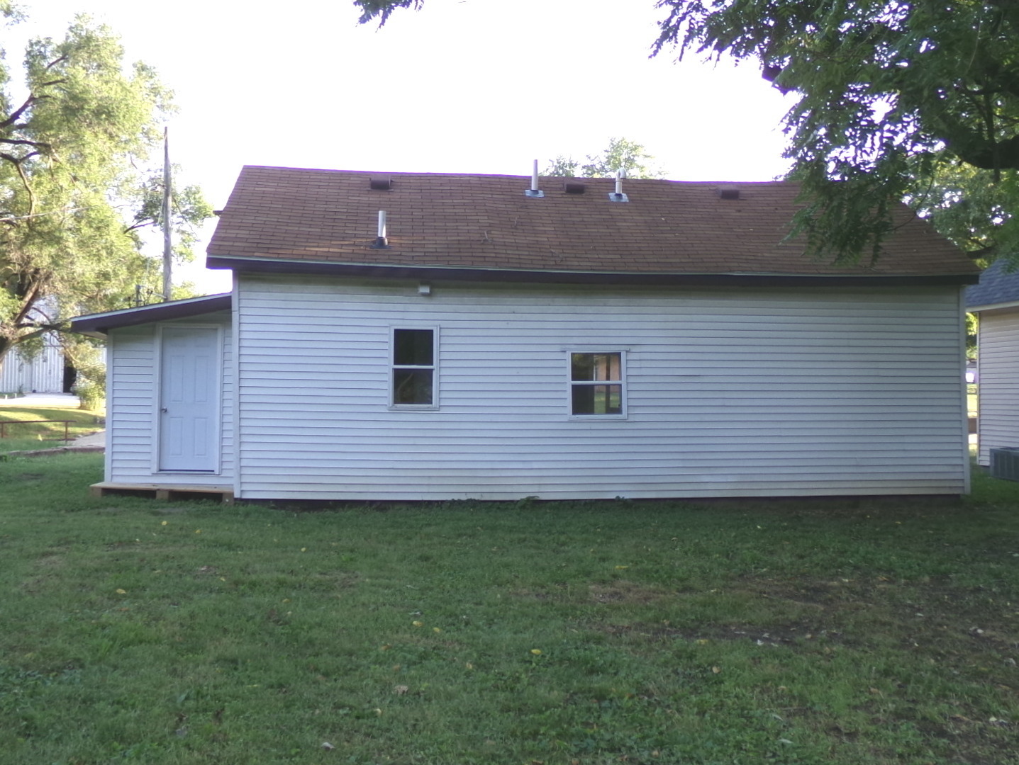 407 E Woodlawn Street Property Photo 24